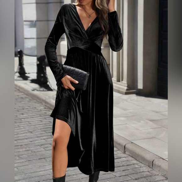 Luxe Velvet Long Sleeve Holiday Party Evening Dresss - Picture 3 of 3